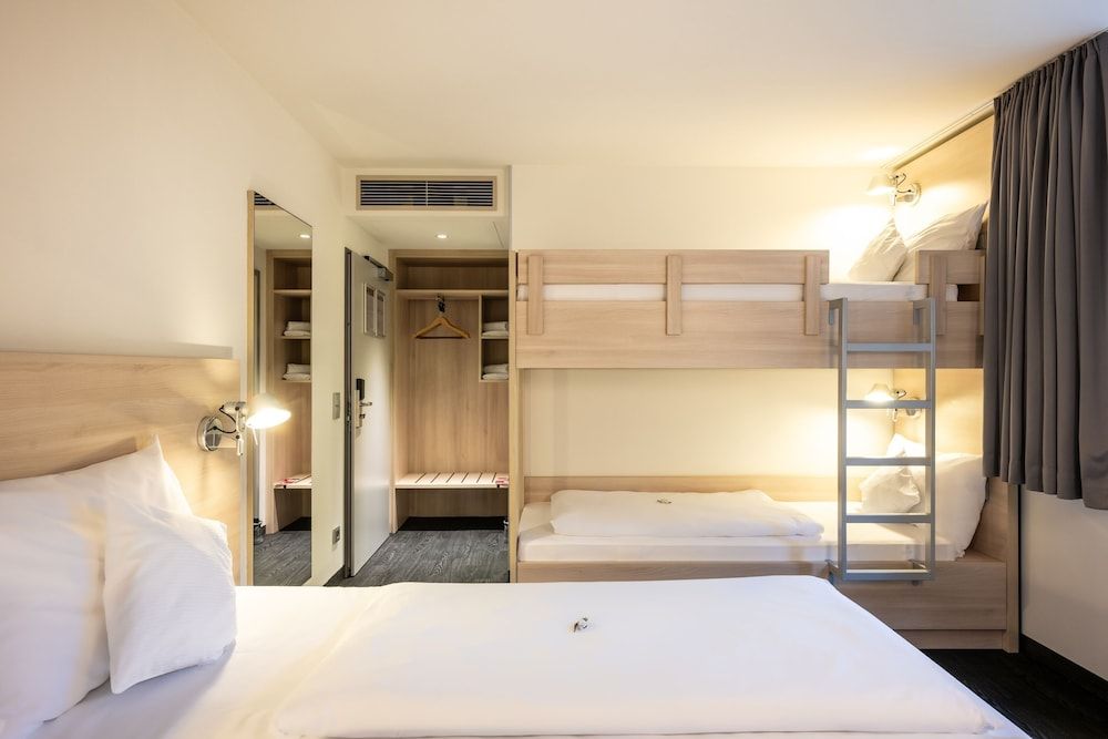 Serways Hotel Bruchsal West Standard Quadruple Room 7