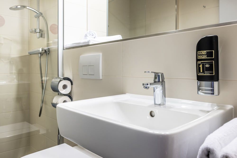 Serways Hotel Bruchsal West Superior Double Room 9