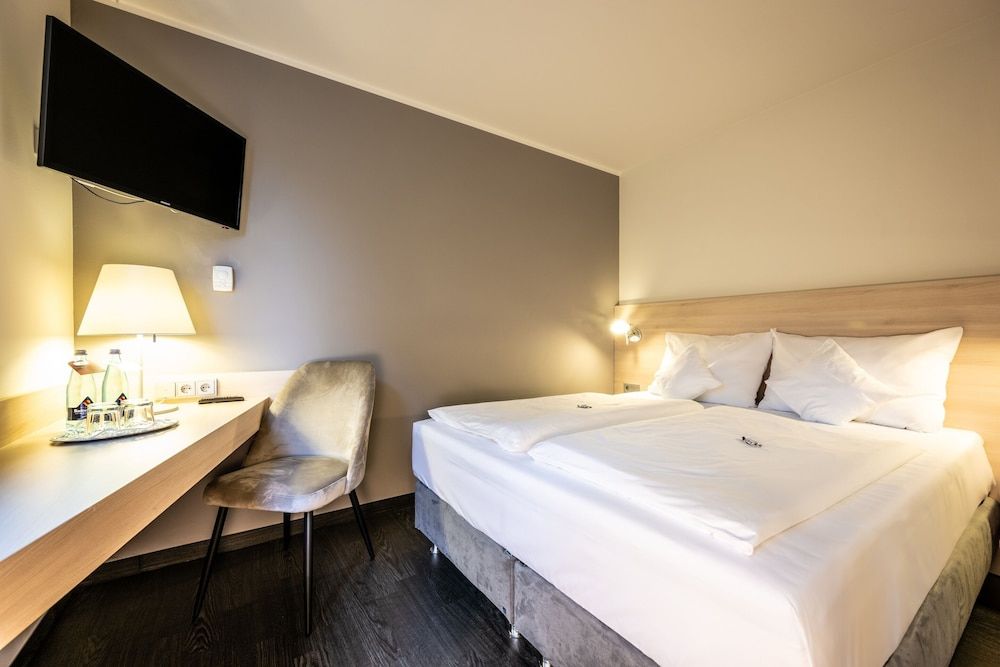 Serways Hotel Bruchsal West Standard Quadruple Room 3