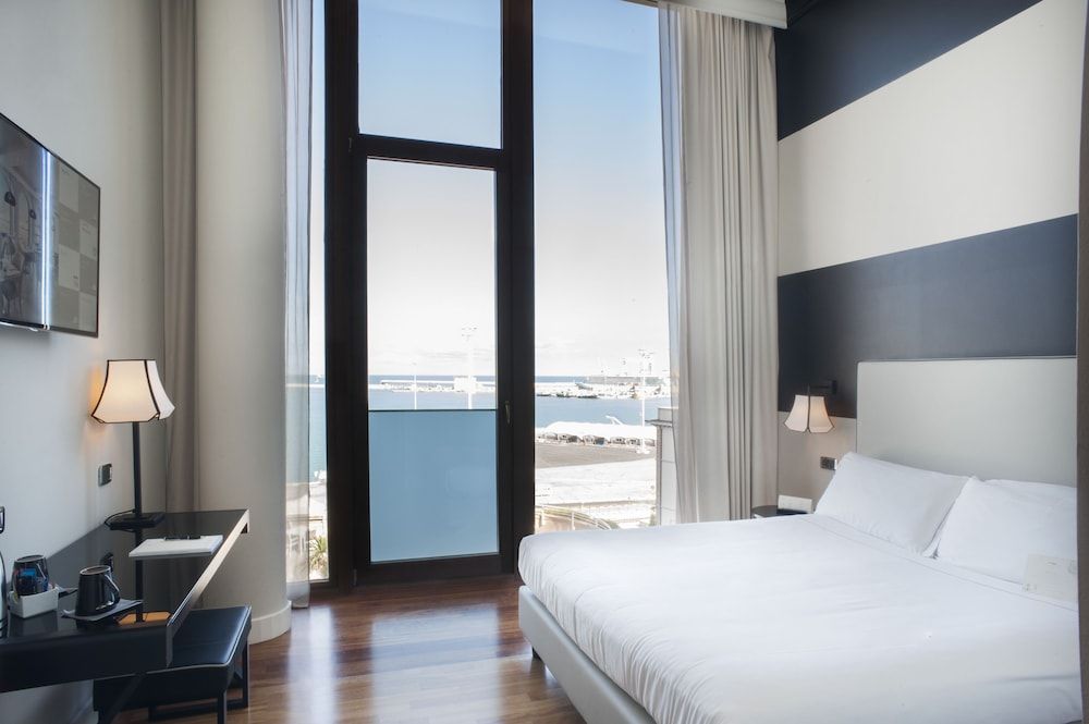 SeePort Hotel Superior Double Room 5