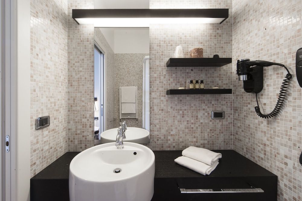 SeePort Hotel Standard Double Room, 1 Double Bed 4