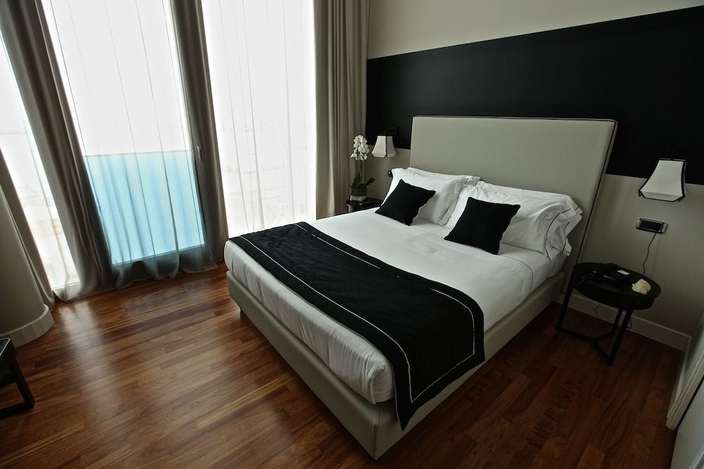 SeePort Hotel Superior Double Room 2