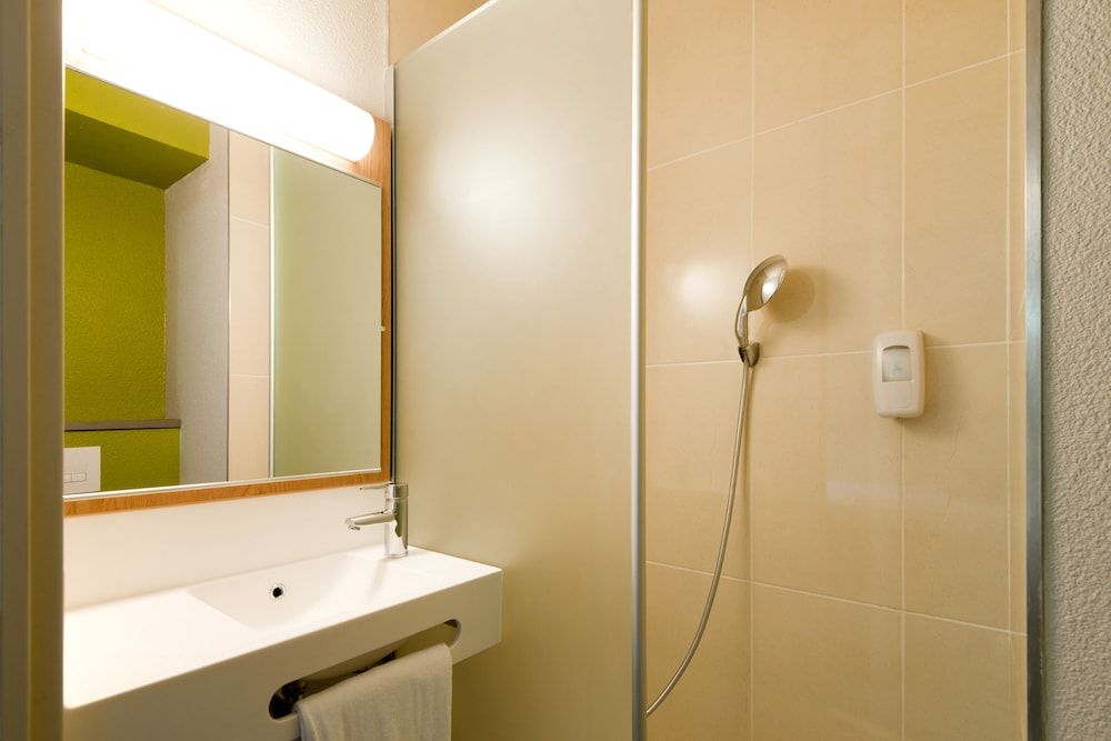 B&B HOTEL Lyon Sud Etats-Unis Quadruple Room, Non Smoking 6