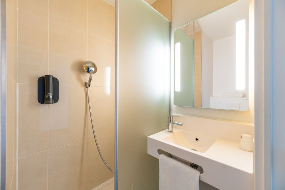 B&B HOTEL Lyon Sud Etats-Unis Quadruple Room, Non Smoking 7