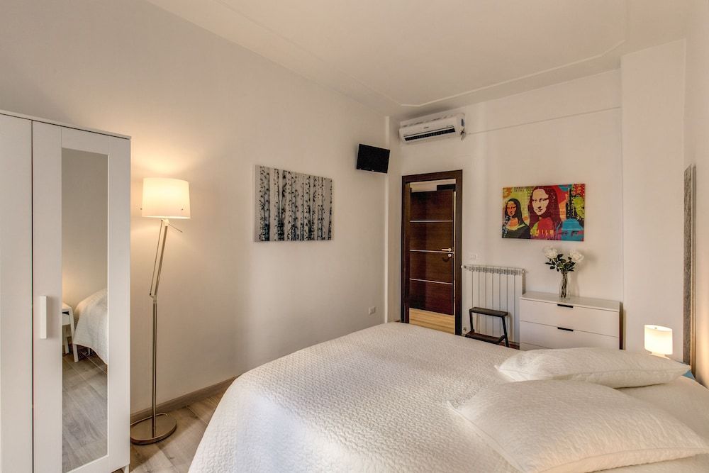 Basic Double or Twin Room (via Gallia 96)
