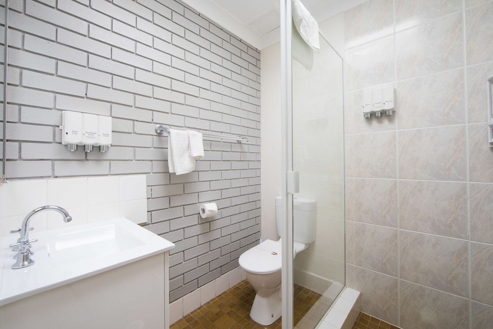 Caboolture Motel Standard Room, 1 Queen Bed 4