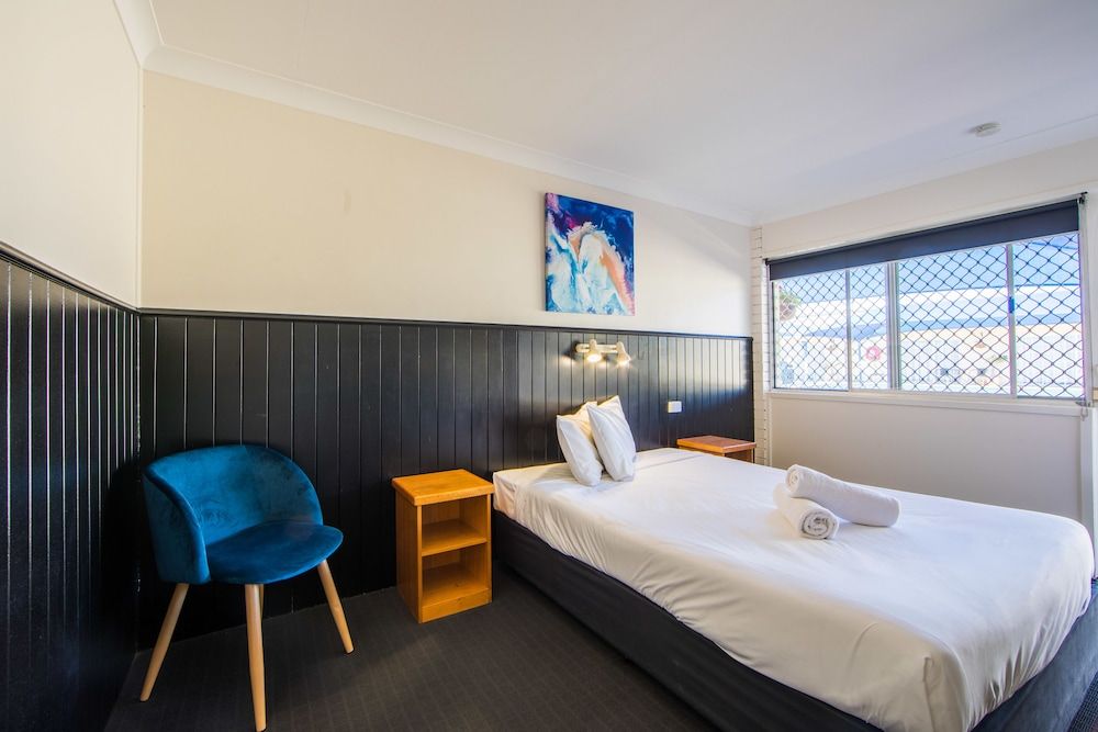 Caboolture Motel Standard Room, 1 Queen Bed 3