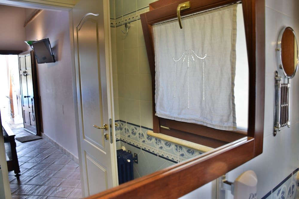 Villa Tasca Quadruple Room 4