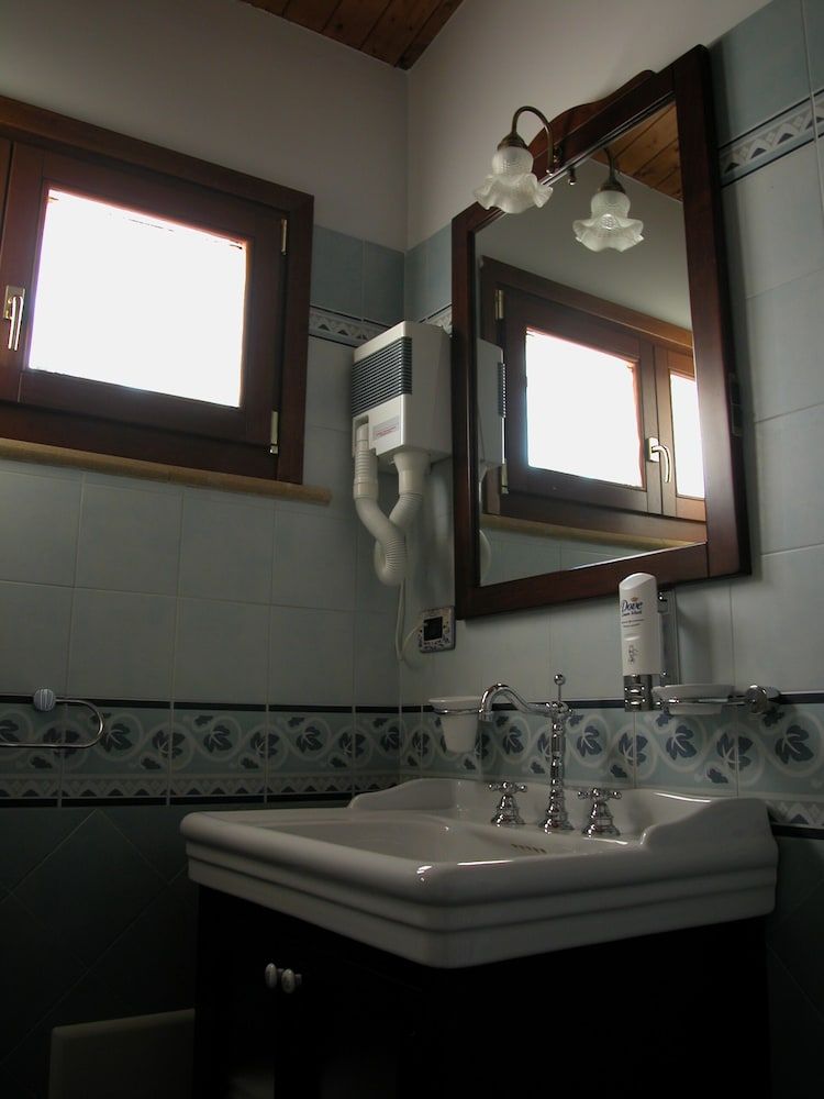 Villa Tasca Quadruple Room 3