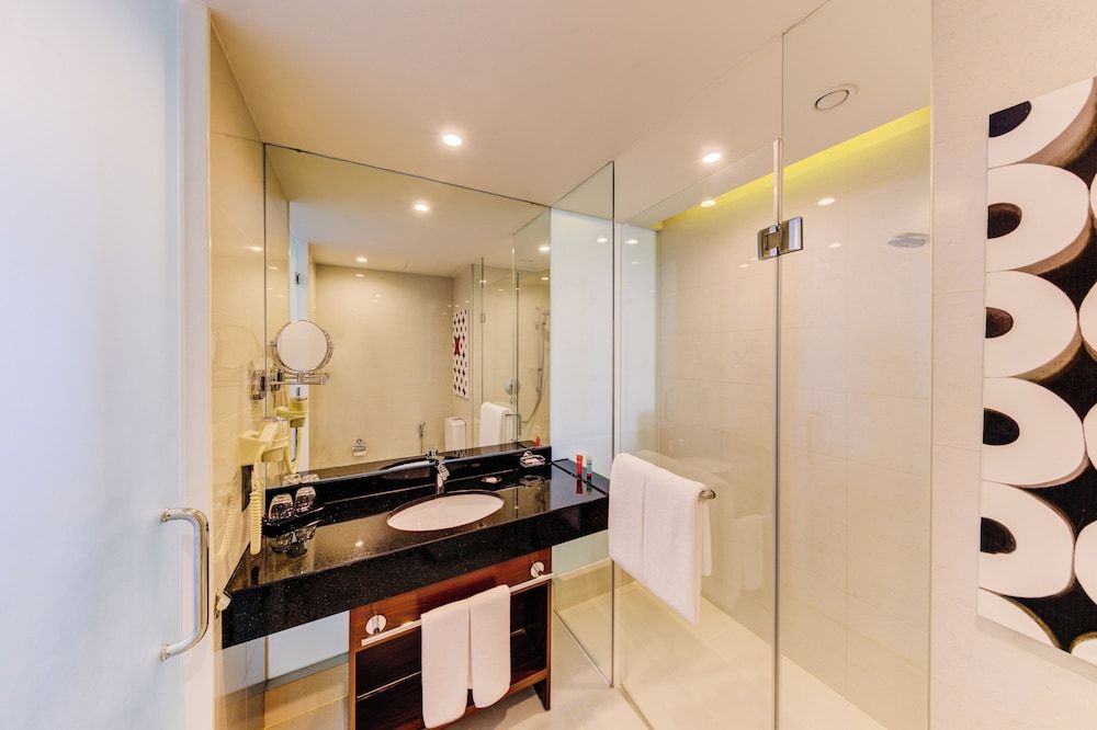 Cinnamon Red Colombo Standard King Room 5