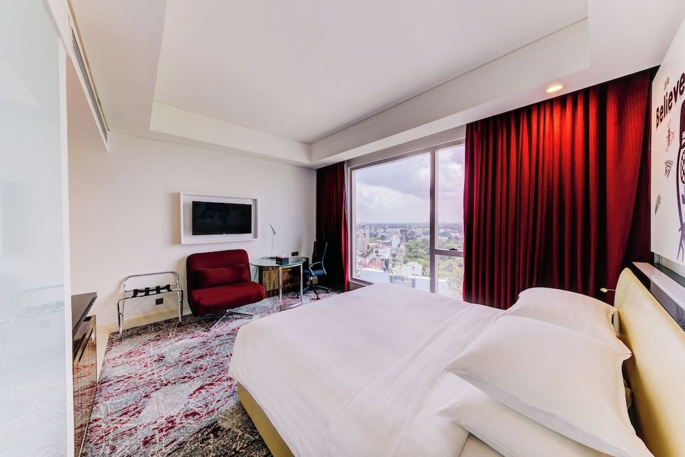 Cinnamon Red Colombo Standard King Room 3