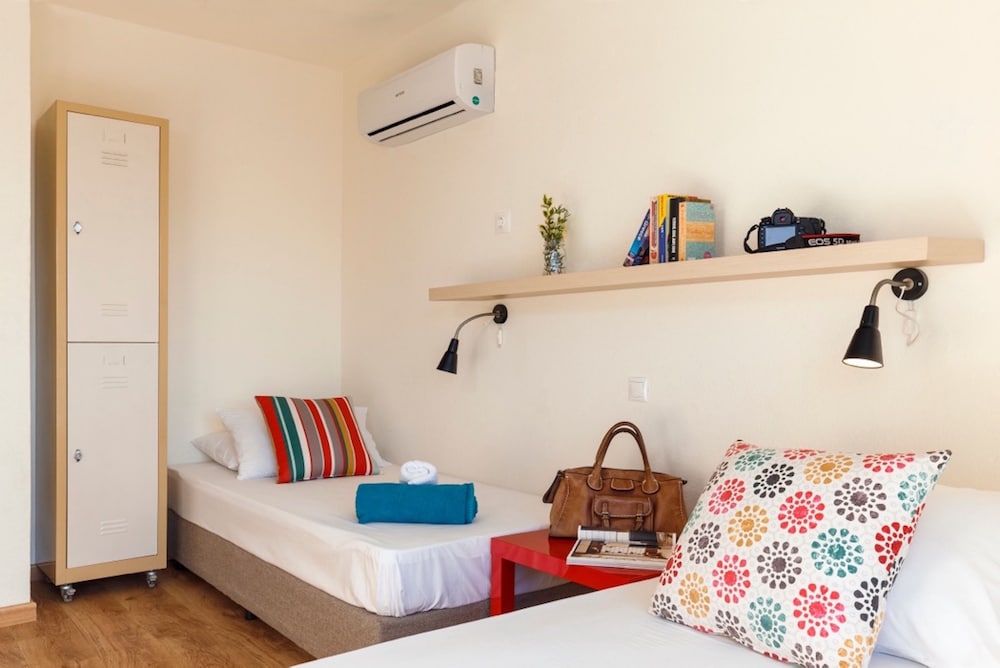 Bed in a 6 bed mixed dormitory