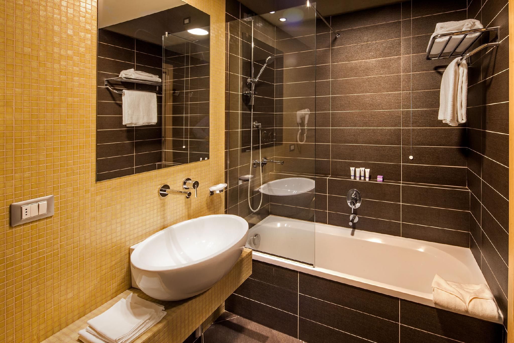 Hotel Da Vinci Standard Double Bed 3