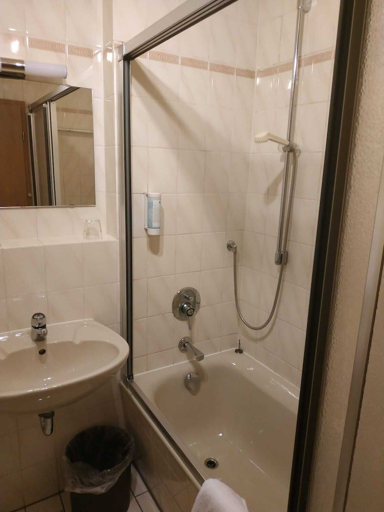 Hotel Waldblick Family Room 4 People Retro without Balcony 1 Double Bed and 2 Twin Beds 4