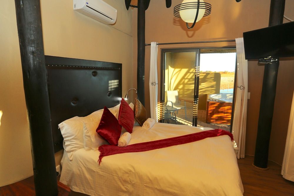 Lapa Lange Game Lodge Executive Villa 2