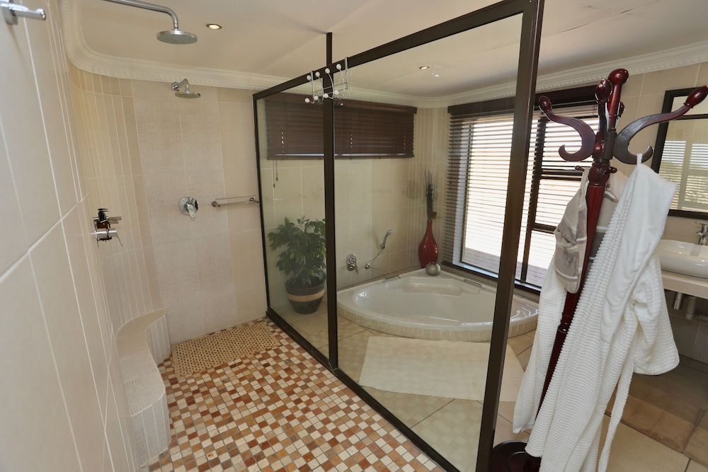 Lapa Lange Game Lodge Executive Villa 4