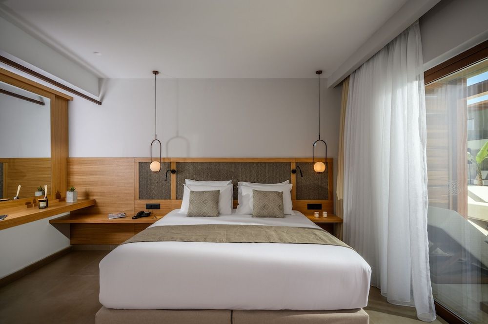 Deluxe Room, Pool Access