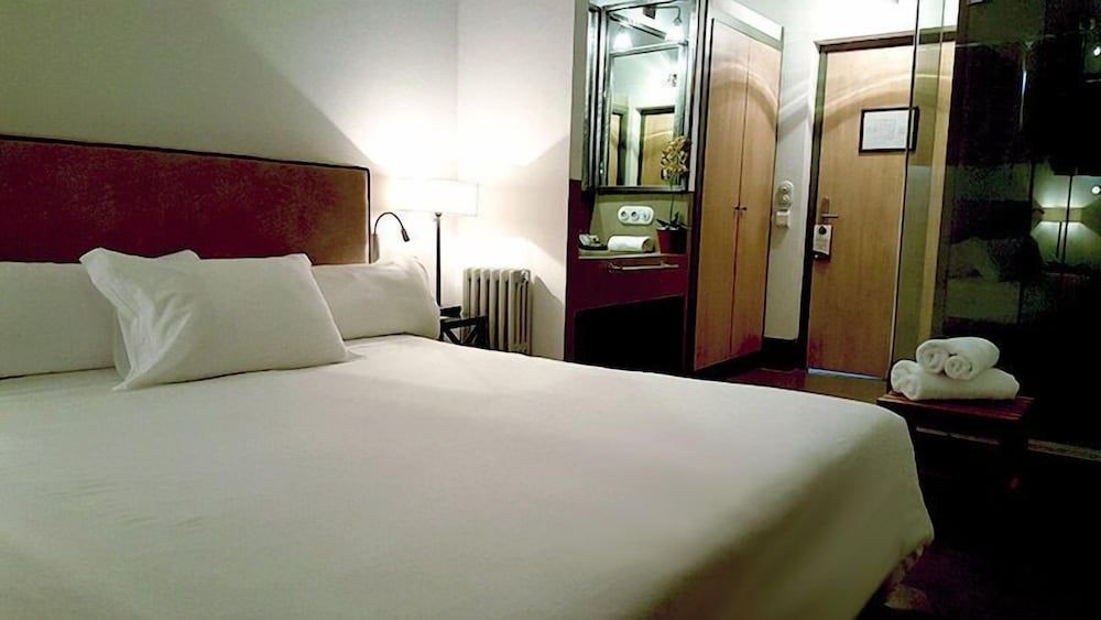 Rusticae Palacio Carvajal Girón Double Room 6