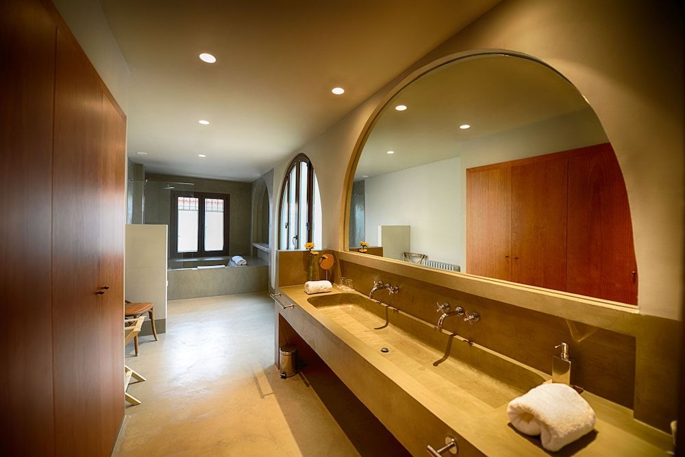 Rusticae Palacio Carvajal Girón Superior Room 8