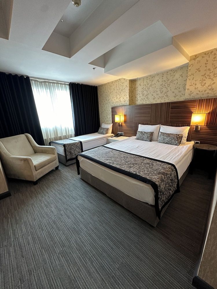 Grand Denizli Hotel Standard Triple Room 3