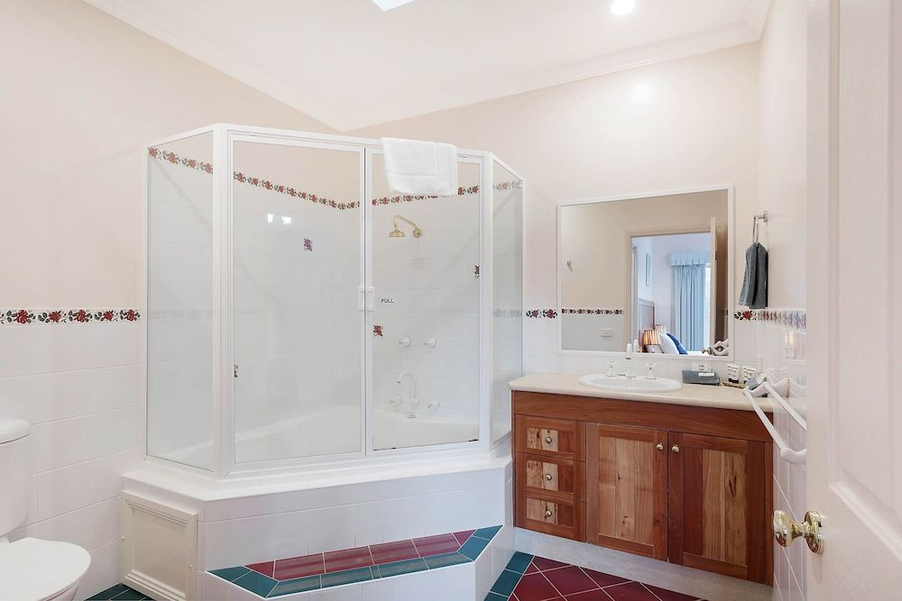 Robyns Nest Boutique Resort Extended Stay Couples 7