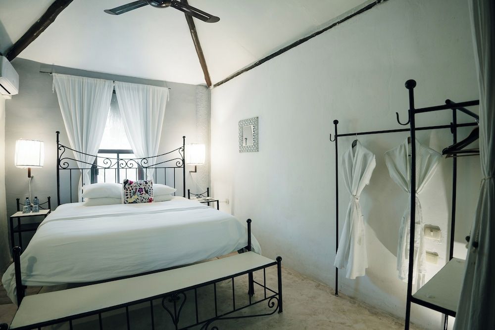 Superior Room, 1 King Bed, Private Bathroom, Garden Area