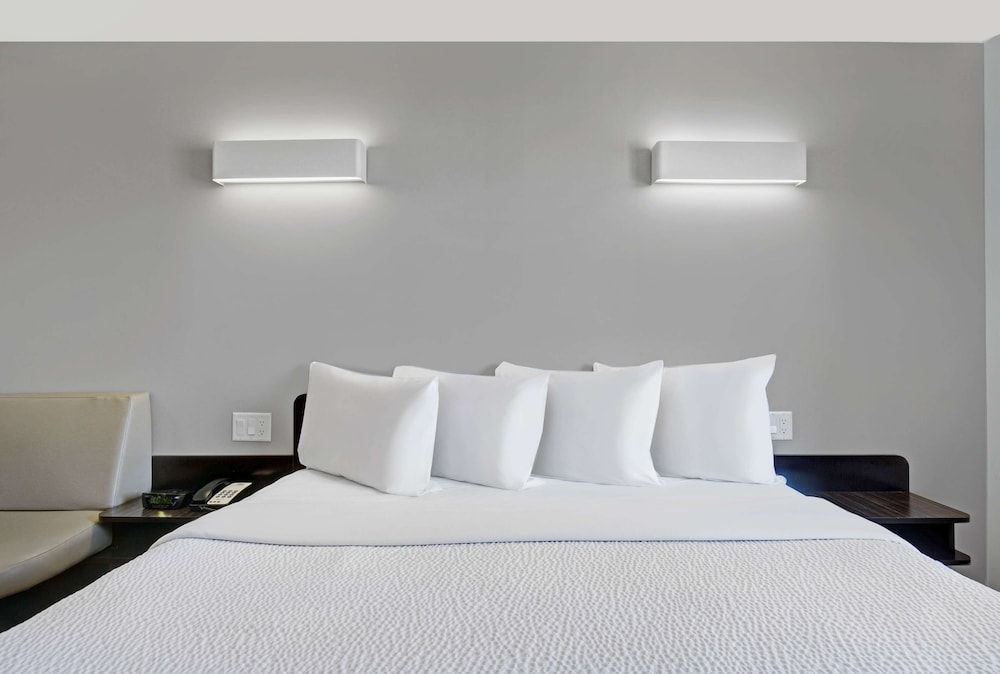 Deluxe Room, 1 King Bed, Non Smoking, Kitchenette