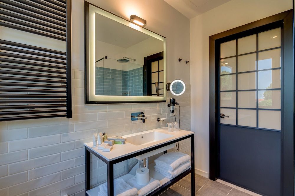 Best Western Hotel Cristallo Deluxe Room, 1 King Bed 9