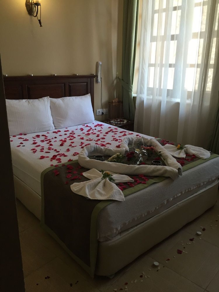 Hadrian Gate Hotel Deluxe Double Room 2