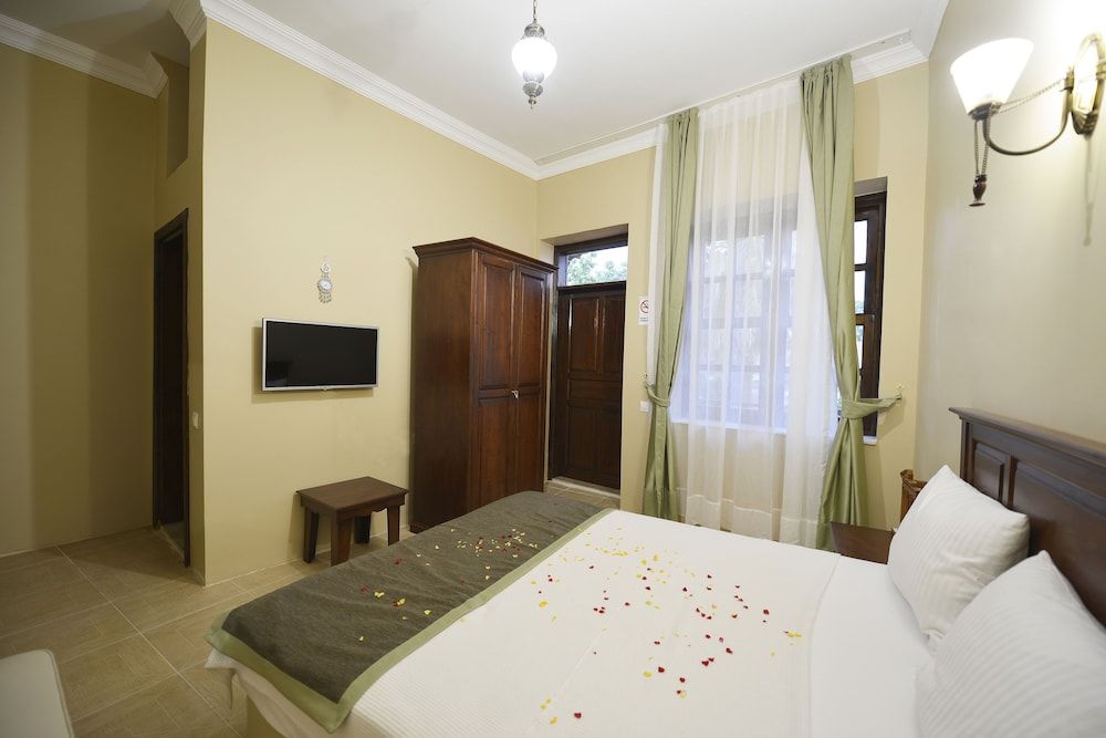 Hadrian Gate Hotel Deluxe Double Room 6