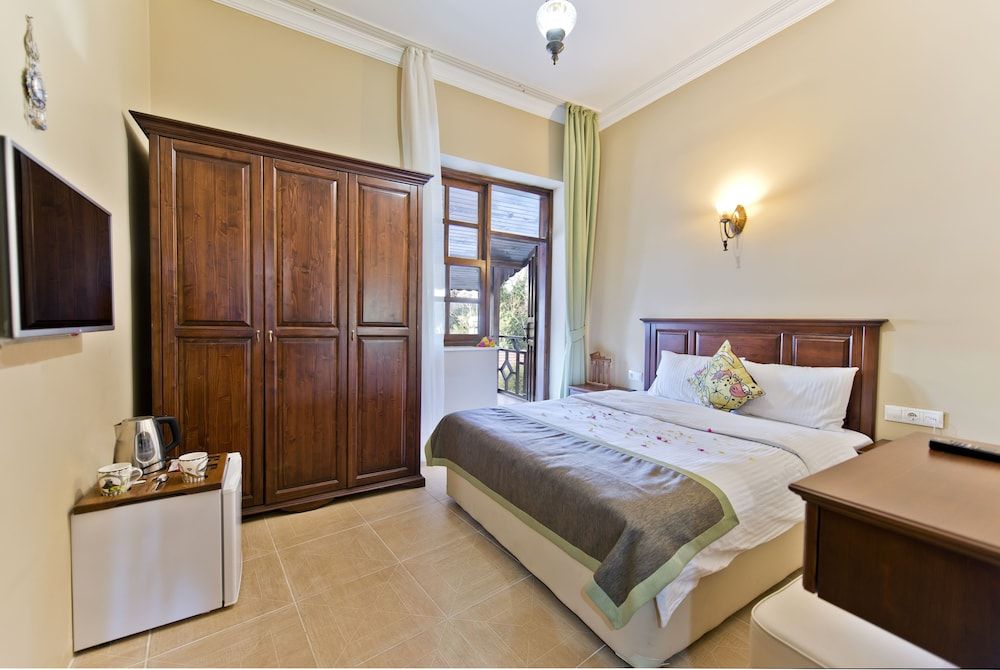 Hadrian Gate Hotel Deluxe Double Room 5