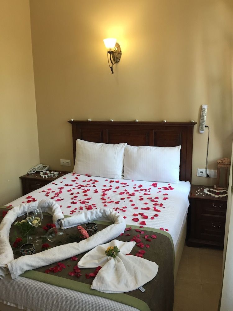 Hadrian Gate Hotel Deluxe Double Room 4