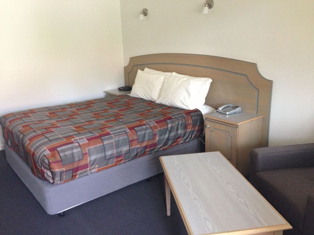 Nunawading Motor Inn Standard Queen Room 2