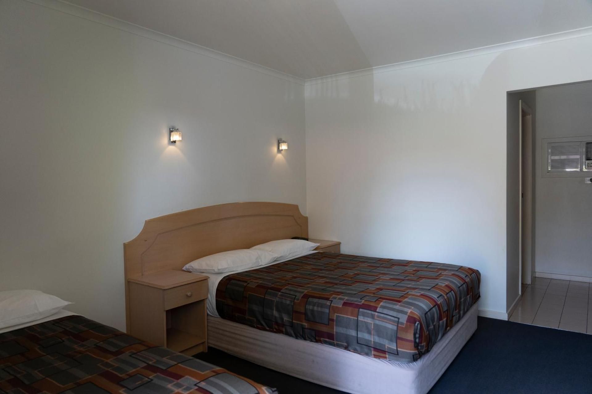 Nunawading Motor Inn Twin Room 6