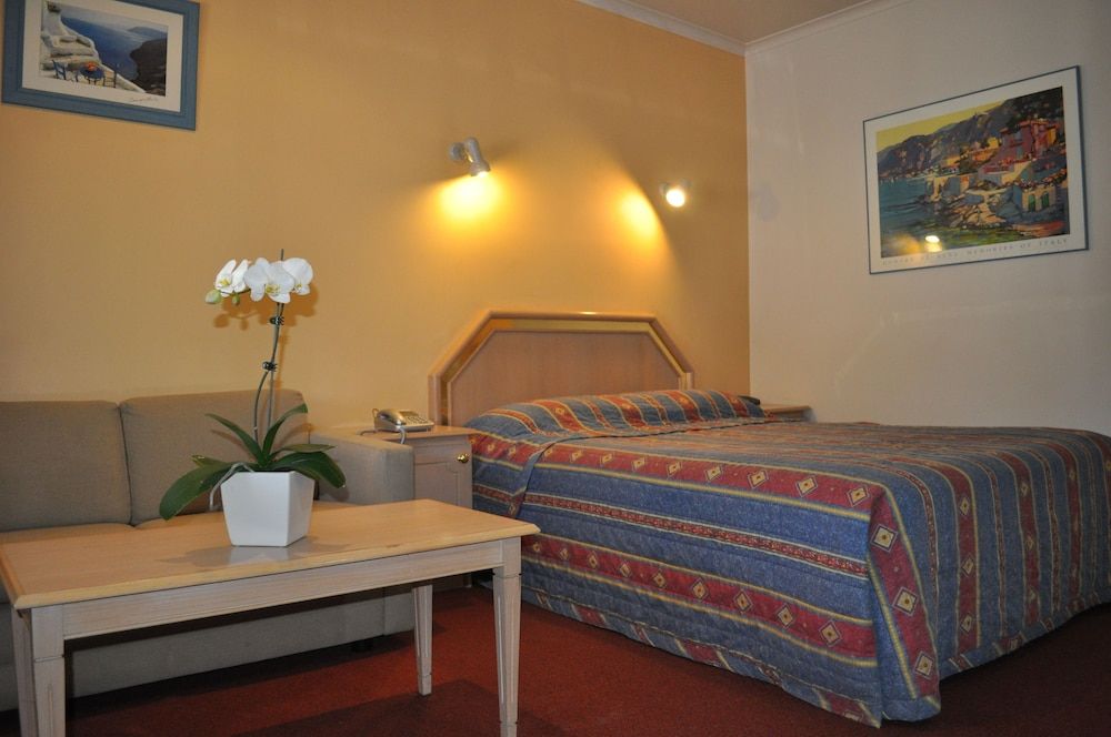 Nunawading Motor Inn Standard Queen Room