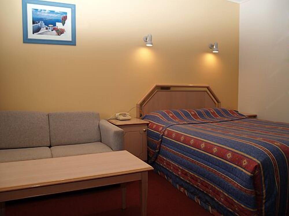 Nunawading Motor Inn Twin Room 4