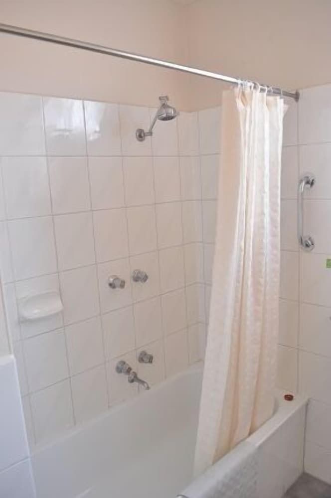 Nunawading Motor Inn Two Bedroom Apartment 3