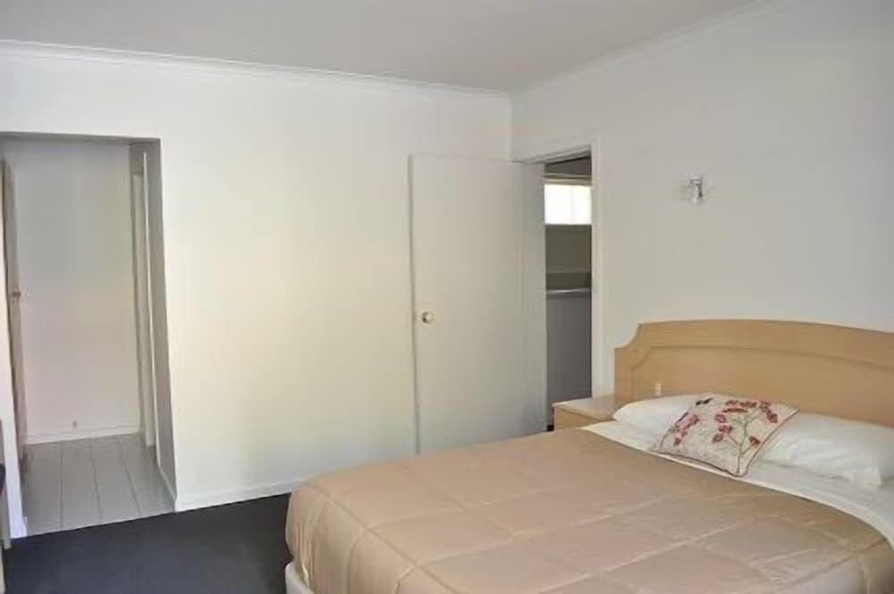 Nunawading Motor Inn One Bedroom Apartment 3