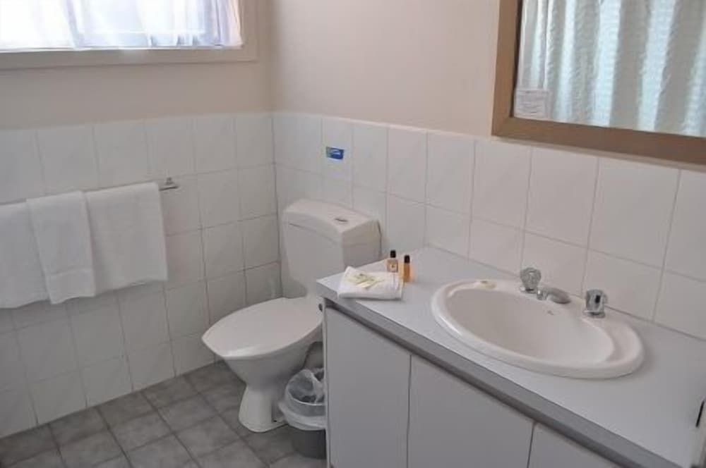 Nunawading Motor Inn Standard Queen Room 10