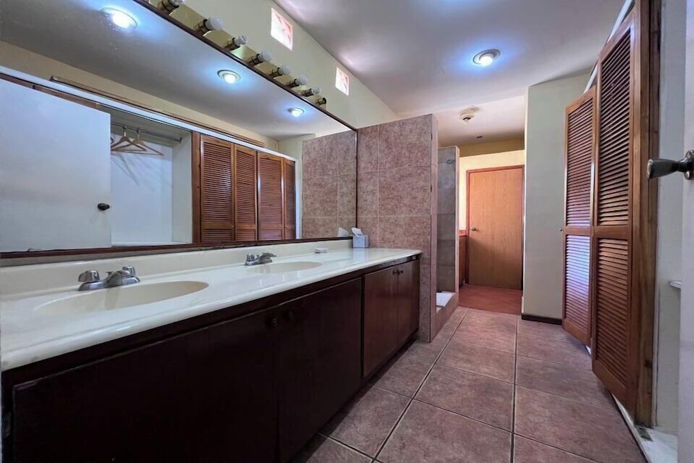 Visa Lodge Suite, 2 Queen Beds 4