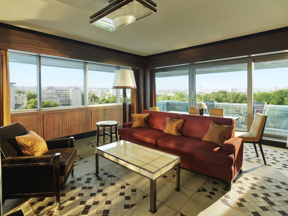 Suite, Balcony (London)
