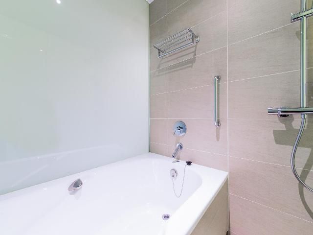 Hakuza Gold Leaf Deluxe - 2 Beds, Corner Room