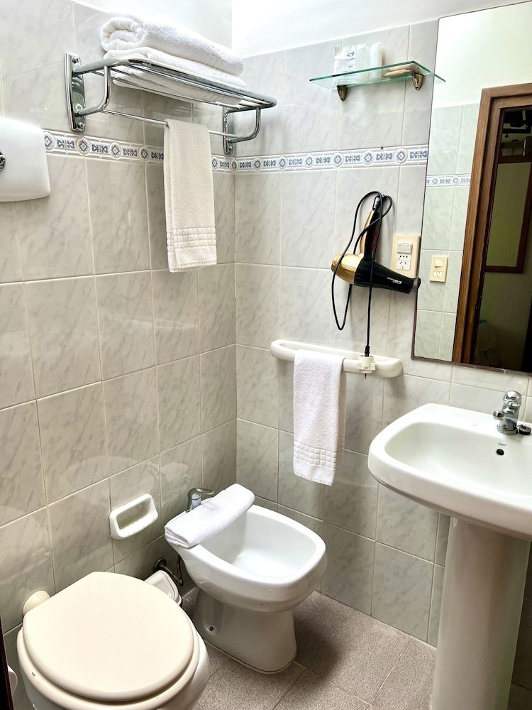 Hotel Concorde Standard Room, 2 Twin Beds 4