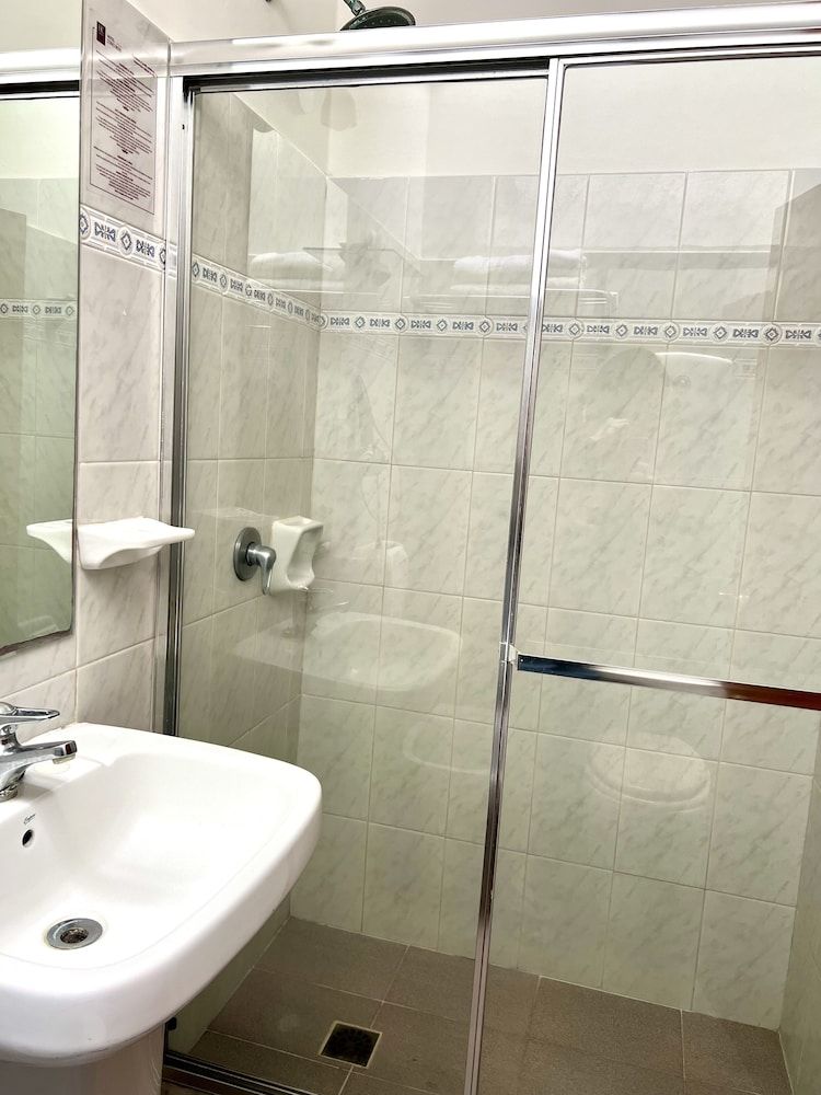 Hotel Concorde Standard Room, 2 Twin Beds 5