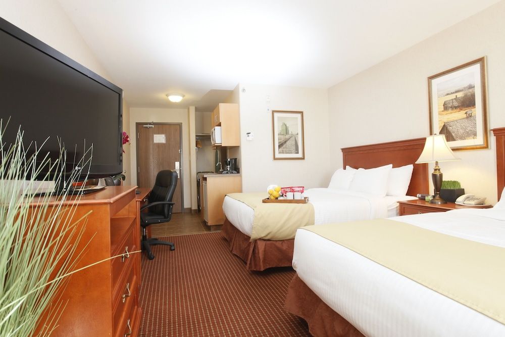 Stonebridge Hotel Dawson Creek Standard Double Room, 2 Queen Beds 3