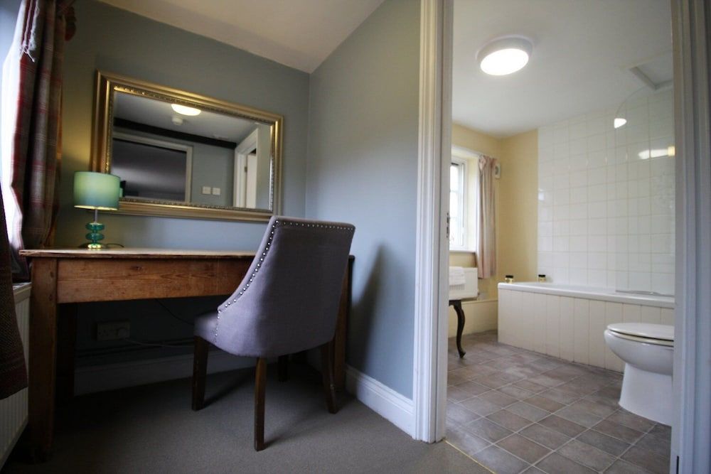 The Carpenters Arms Standard Double Room, Ensuite 13