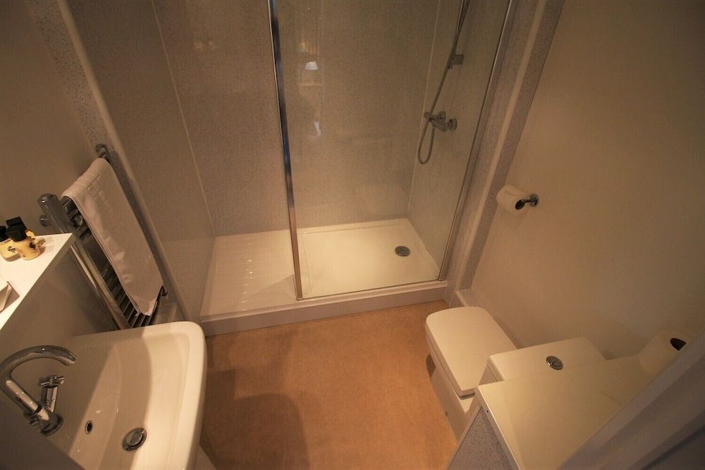 The Carpenters Arms Standard Double Room, Ensuite 12