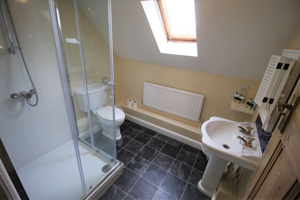 The Carpenters Arms Standard Double Room, Ensuite 11