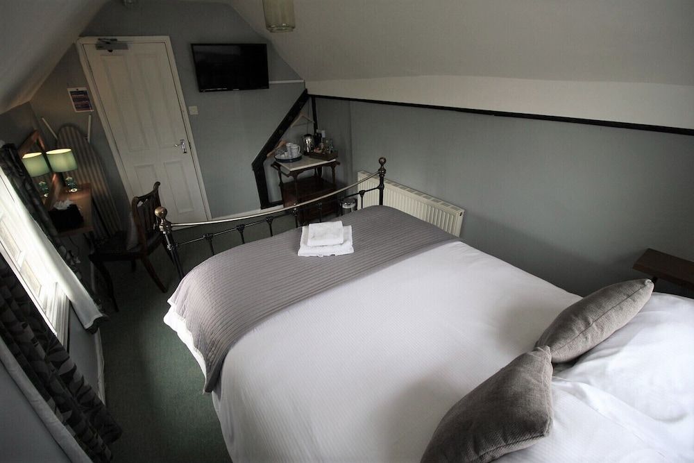 The Carpenters Arms Double Room, Shared Bathroom 5