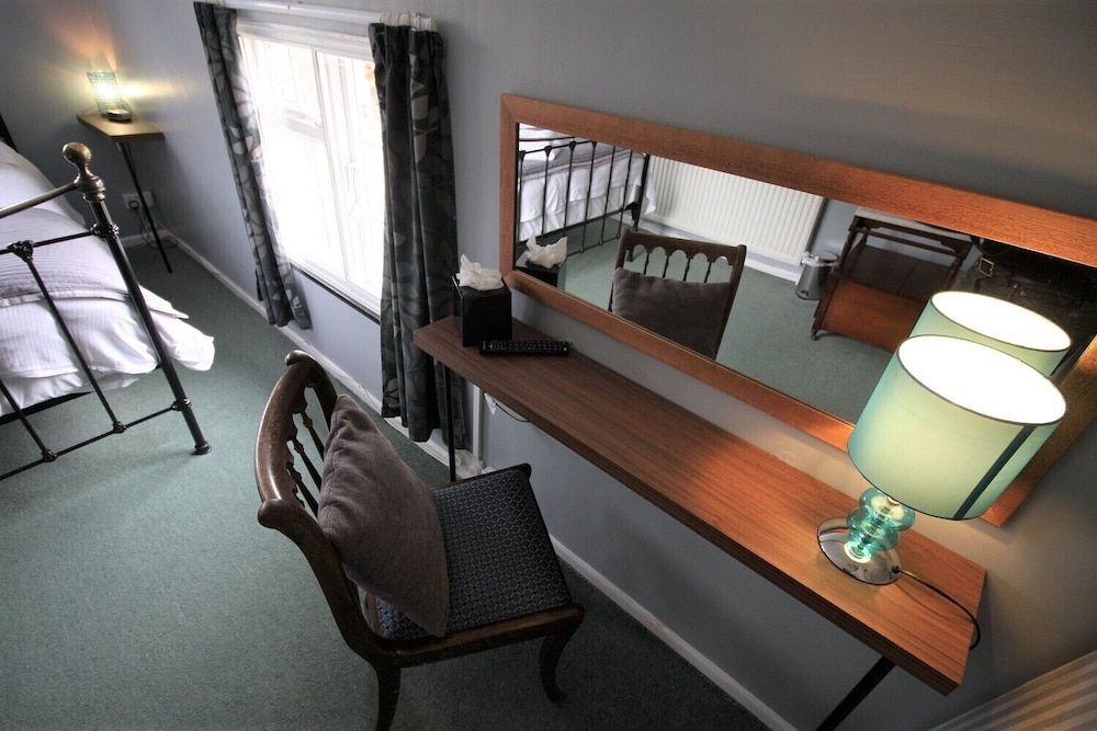 The Carpenters Arms Double Room, Shared Bathroom 8